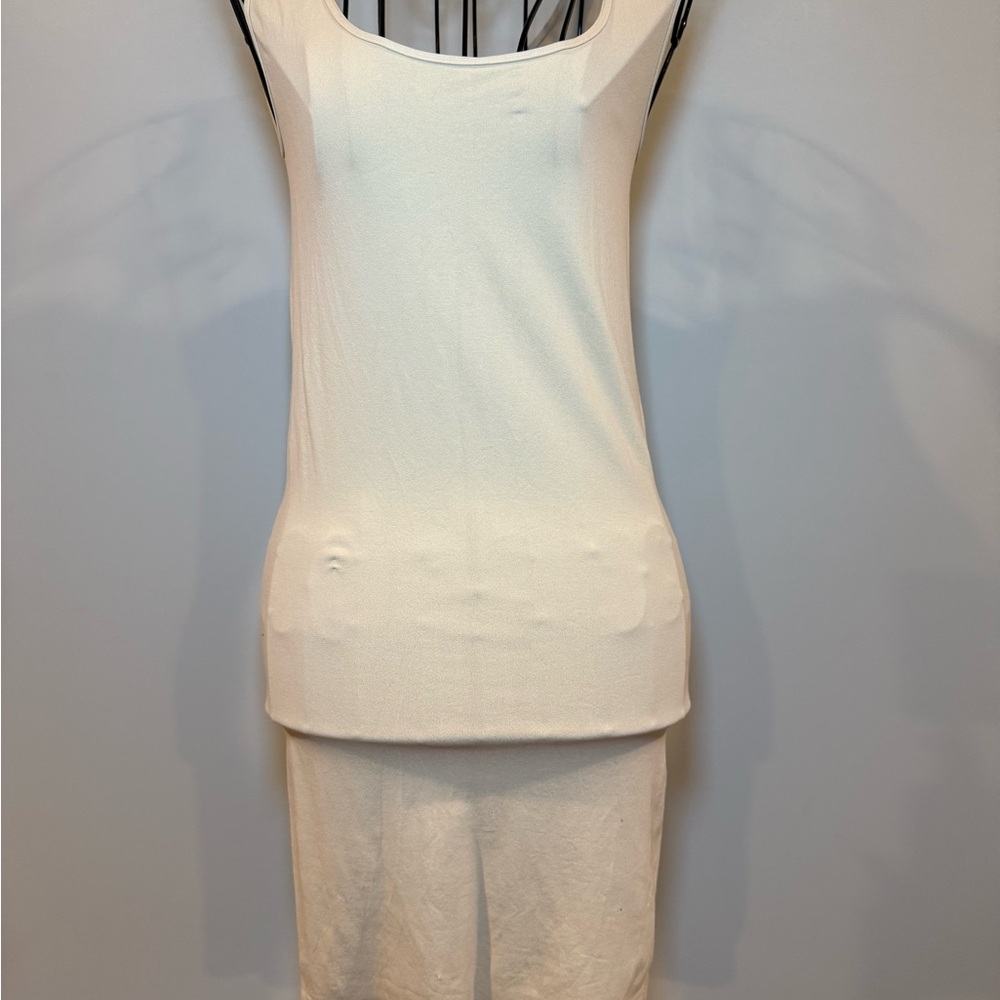 Nikibiki Cream under dress smoother.‎